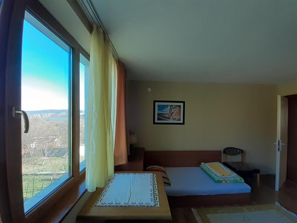 Mihaela Lake Retreat Gnyazdovo Bagian luar foto