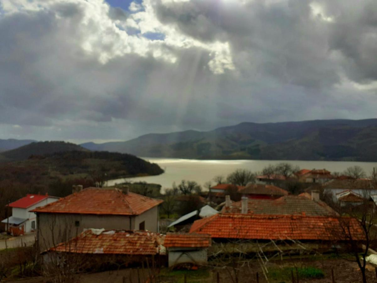 Mihaela Lake Retreat Gnyazdovo Bagian luar foto