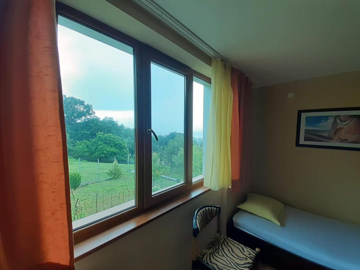 Mihaela Lake Retreat Gnyazdovo Bagian luar foto
