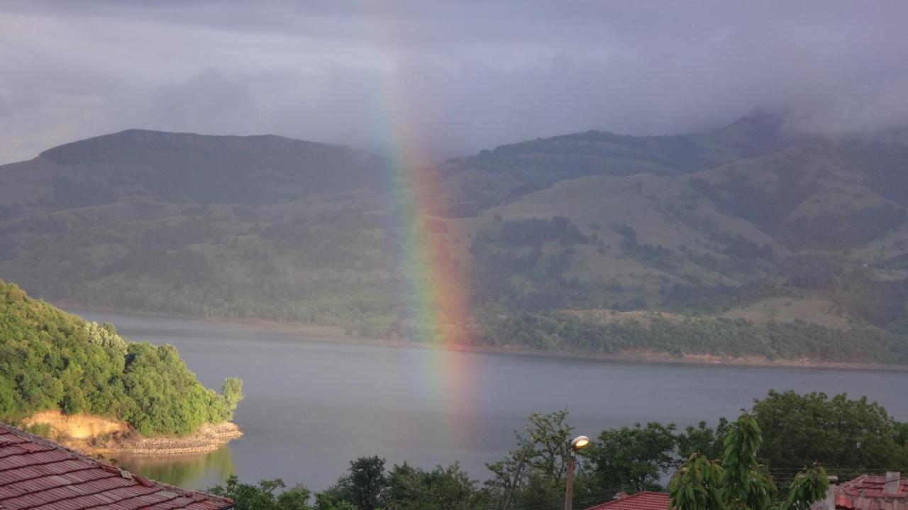 Mihaela Lake Retreat Gnyazdovo Bagian luar foto