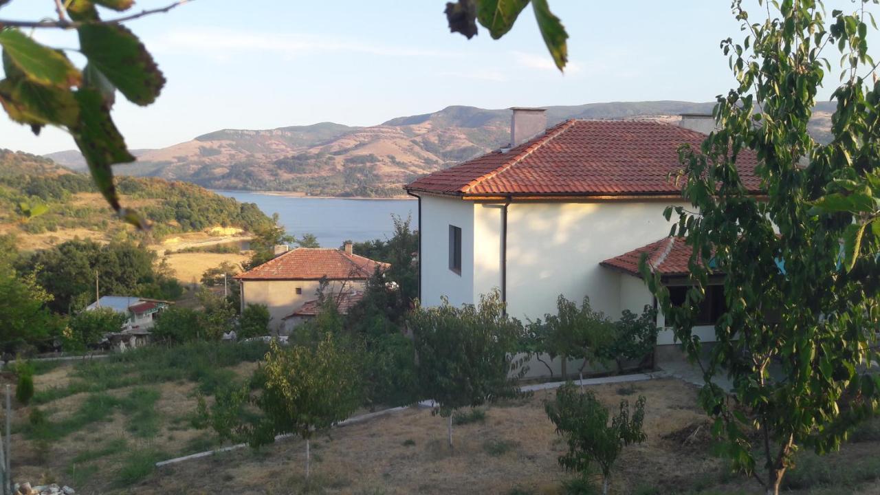 Mihaela Lake Retreat Gnyazdovo Bagian luar foto