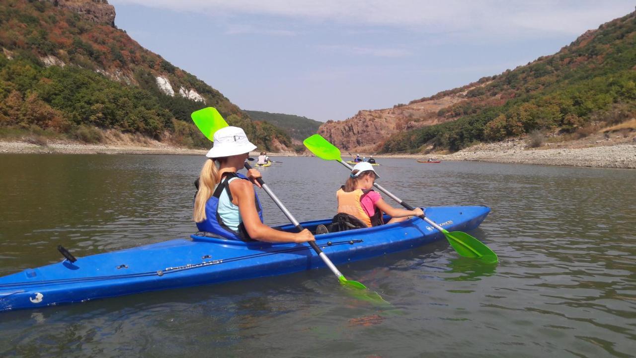 Mihaela Lake Retreat Gnyazdovo Bagian luar foto