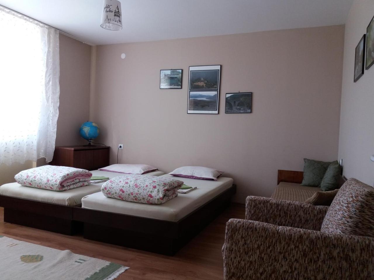 Mihaela Lake Retreat Gnyazdovo Bagian luar foto