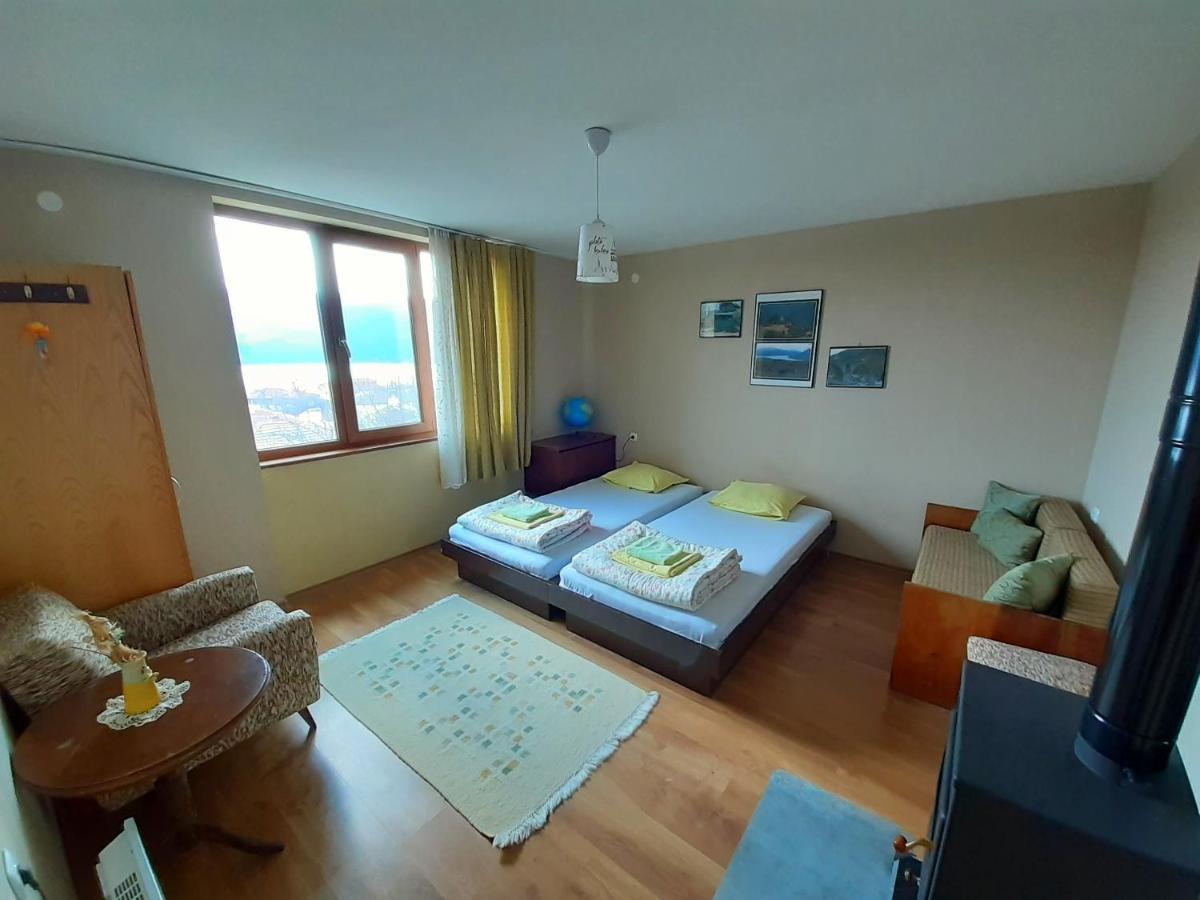 Mihaela Lake Retreat Gnyazdovo Ruang foto