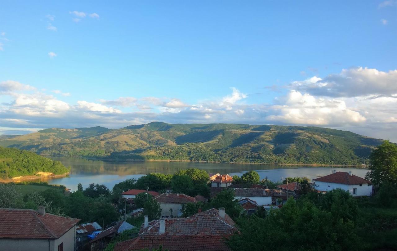 Mihaela Lake Retreat Gnyazdovo Bagian luar foto