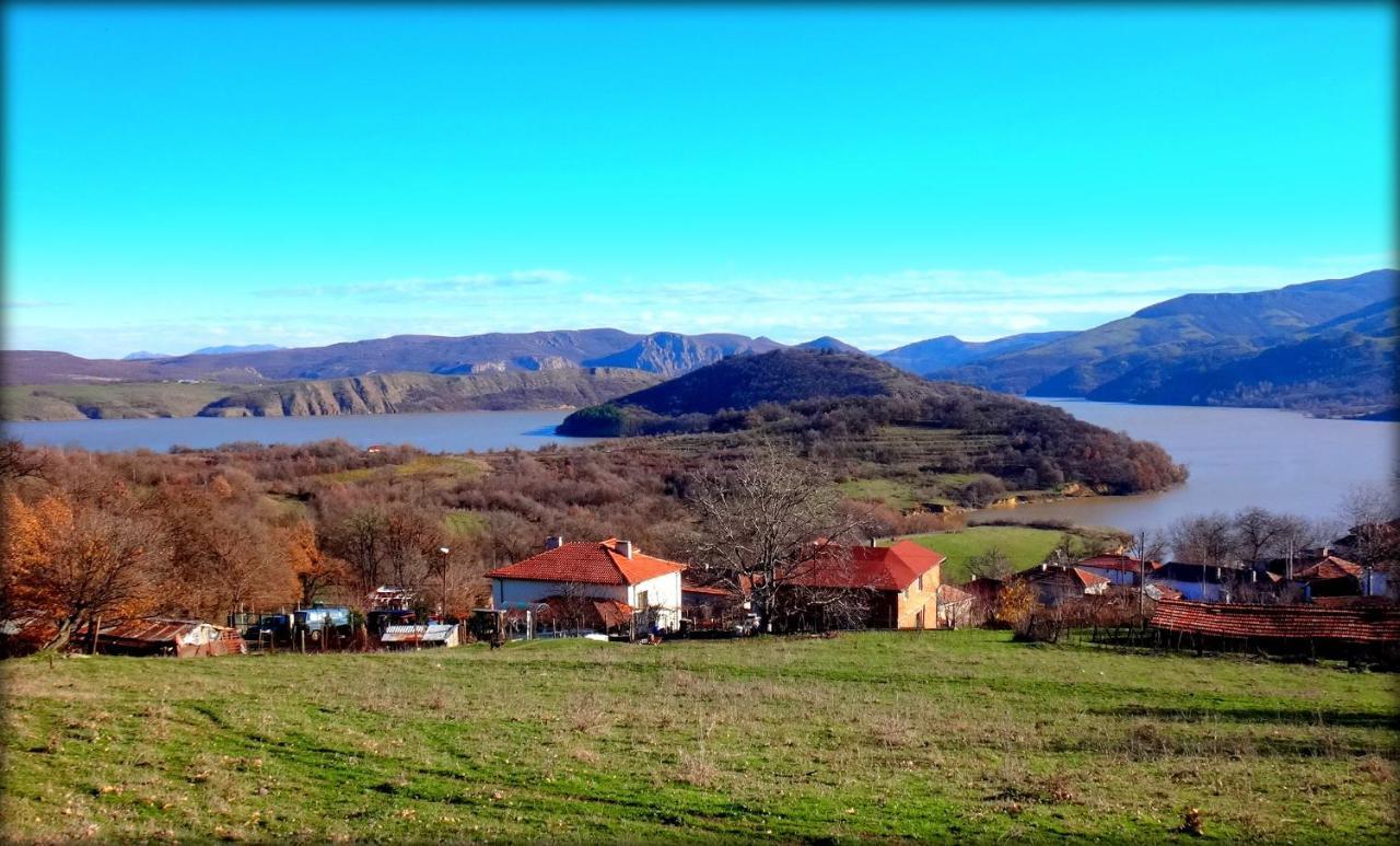 Mihaela Lake Retreat Gnyazdovo Bagian luar foto