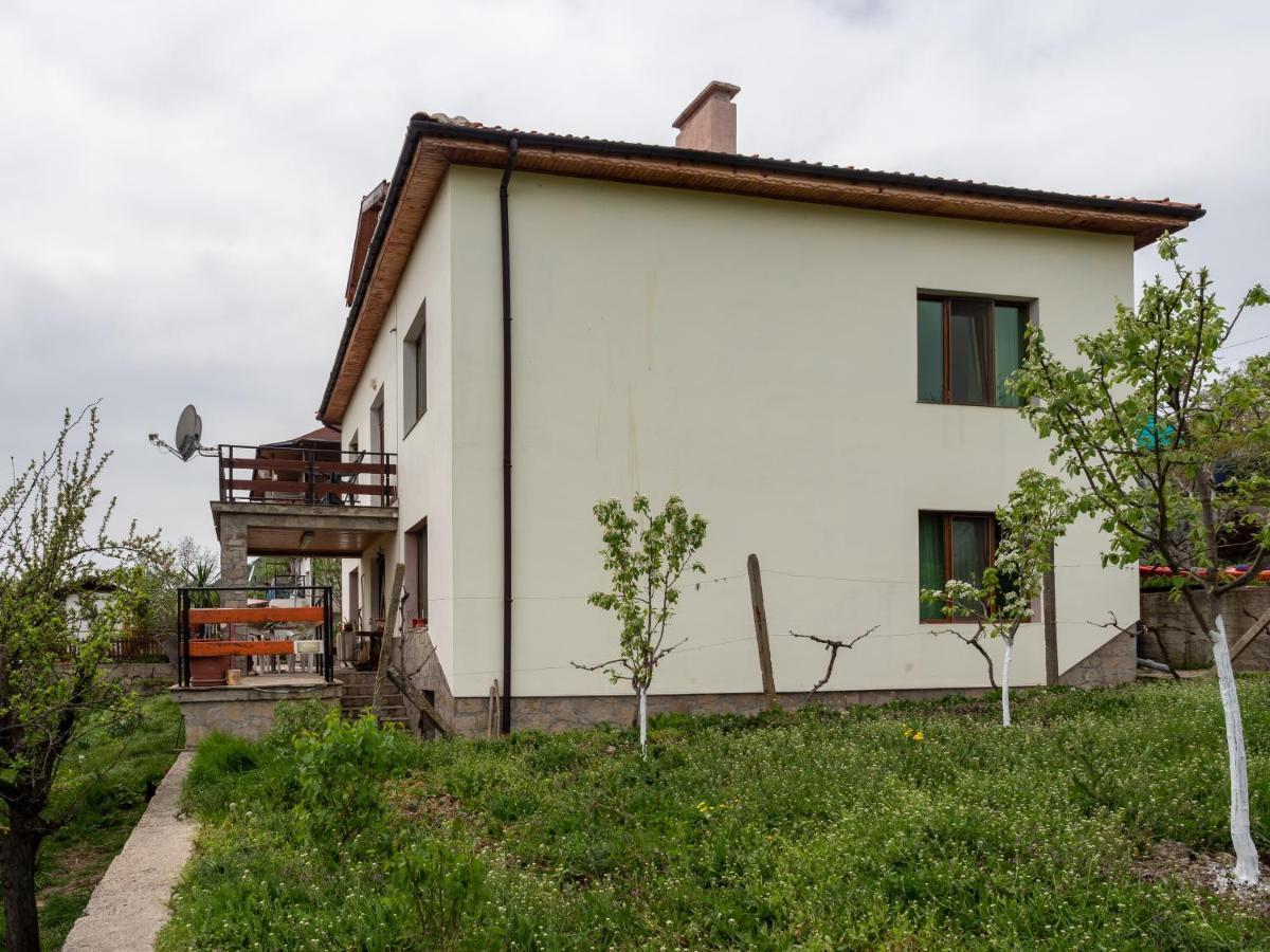 Mihaela Lake Retreat Gnyazdovo Bagian luar foto