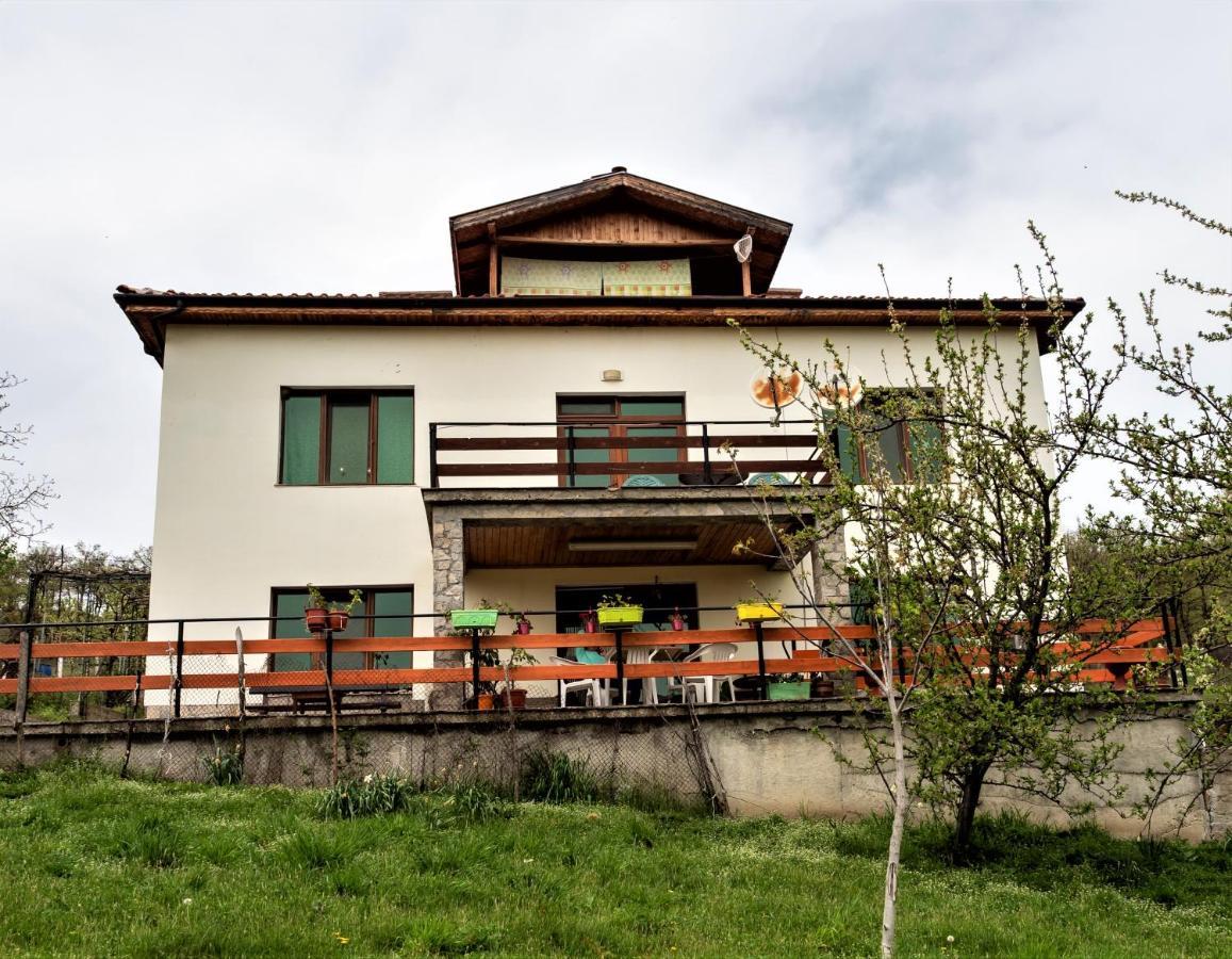 Mihaela Lake Retreat Gnyazdovo Bagian luar foto